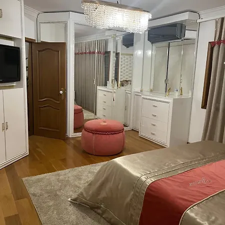 Casa de hóspedes Lux House